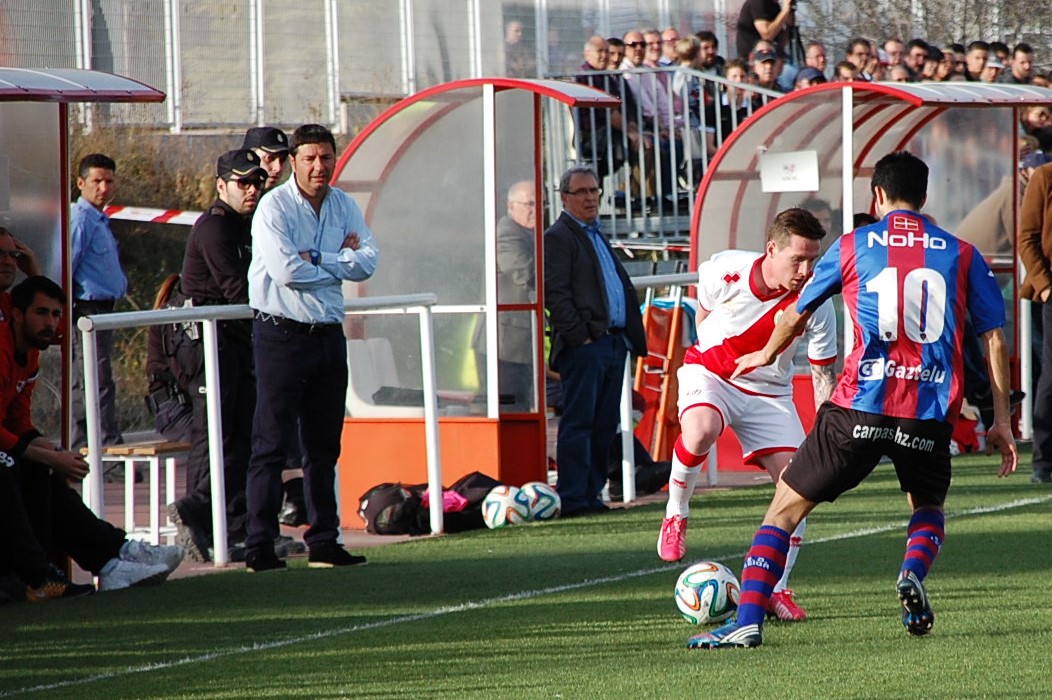 Mariano Madrid, cesado como entrenador del Rayo Vallecano B