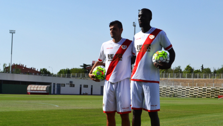 Cissé y Dorado inauguran el primer día ‘de cole’ para el Rayo Vallecano