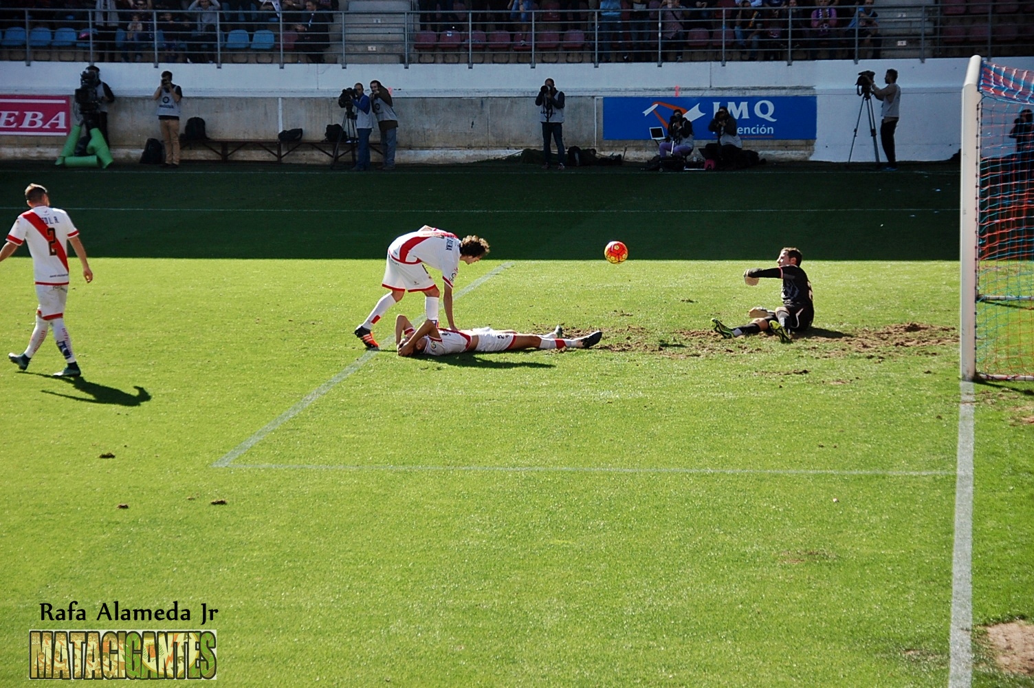 La mala suerte del Rayo Vallecano hace justicia al Eibar