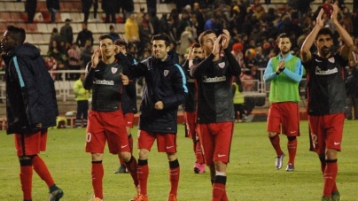 Aduriz reina en Vallecas