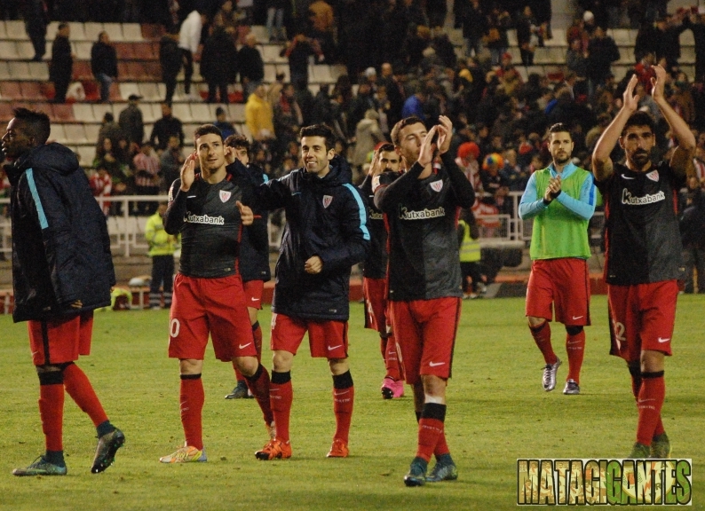 Aduriz reina en Vallecas