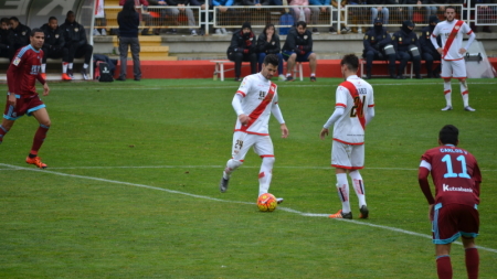 La Real saca petróleo de Vallecas a balón parado