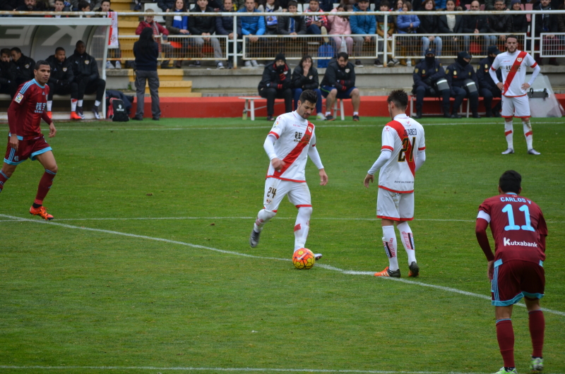 La Real saca petróleo de Vallecas a balón parado