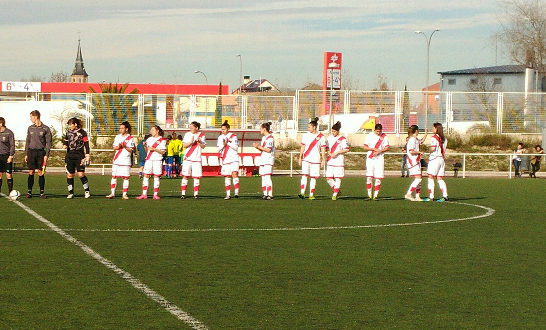 Las Guerreras del Rayo sucumben en el derbi