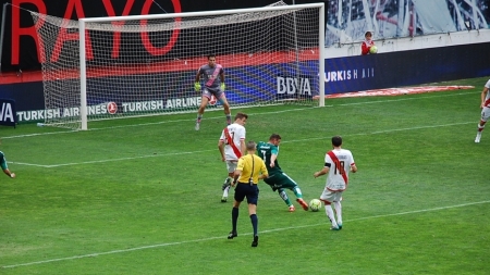 El Rayo visita el Villamarín con la moral por las nubes