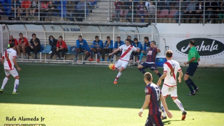 El Rayo quiere remontar el vuelo ante un Eibar en crisis