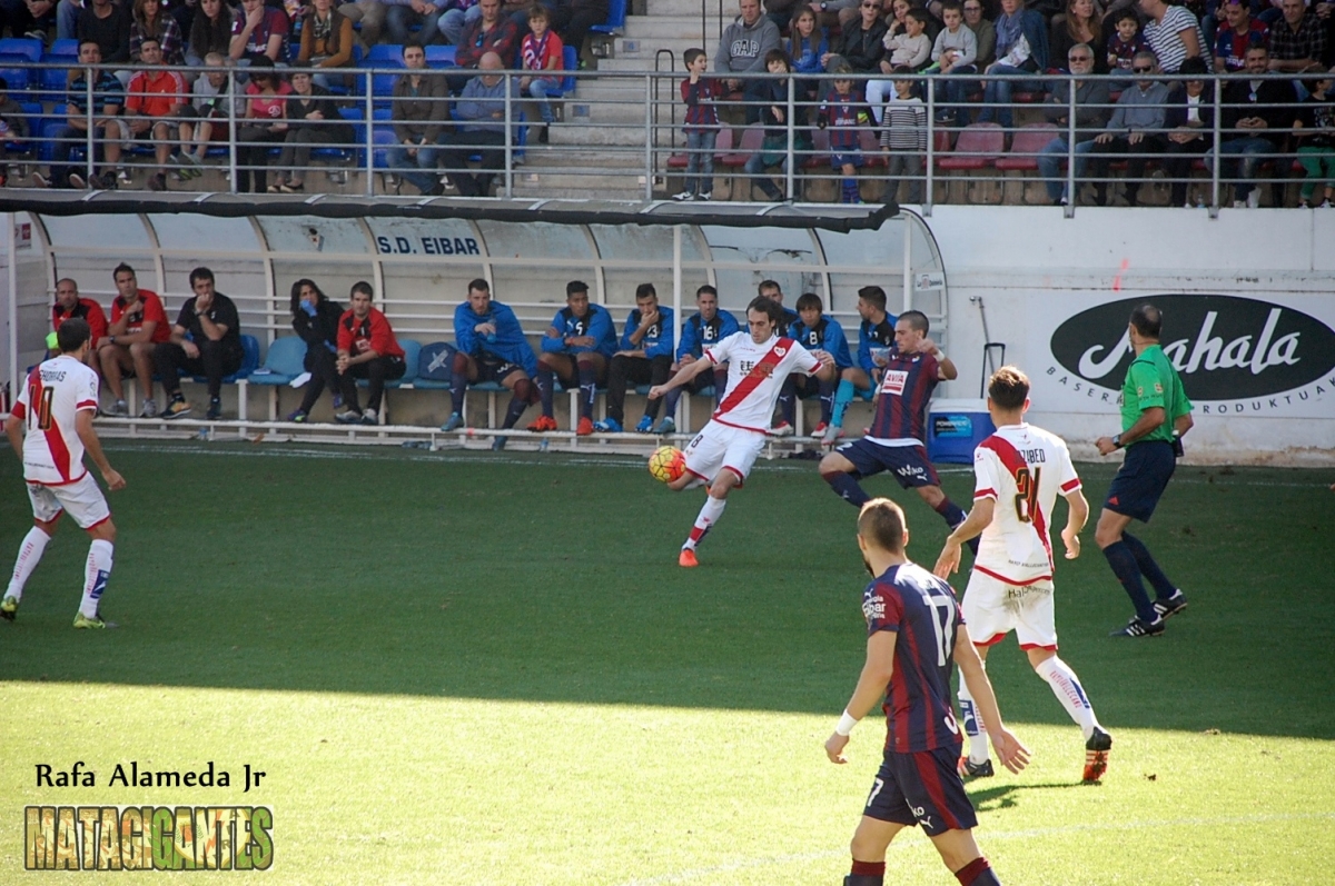 El Rayo quiere remontar el vuelo ante un Eibar en crisis