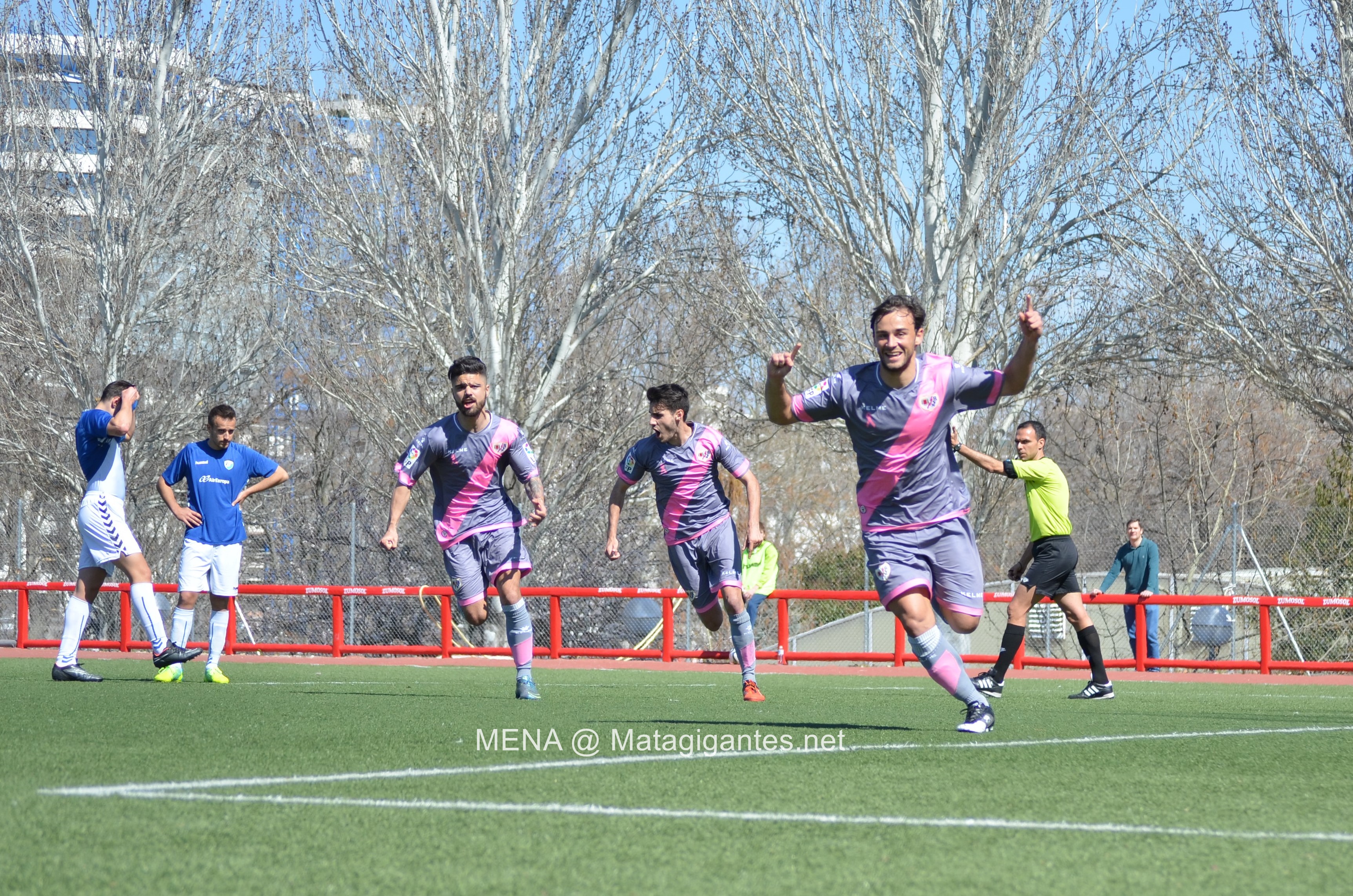 El Rayo B gana trabajando, sufriendo y de penalti