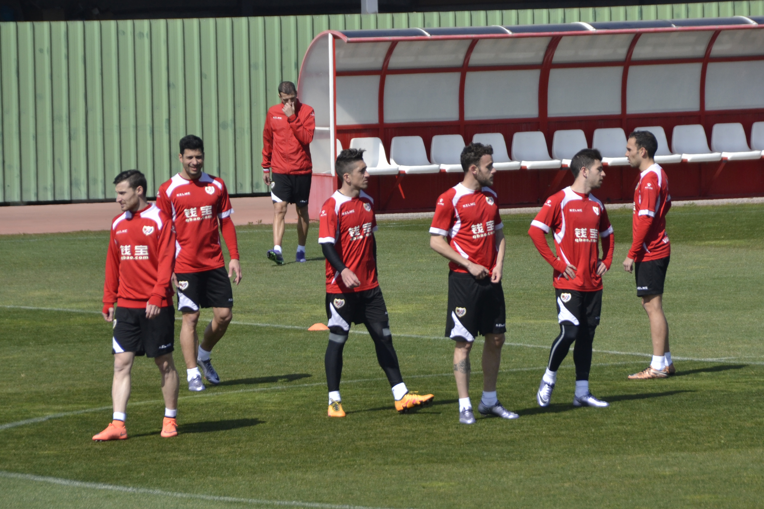 El Rayo se prepara para visitar al Granada sin Zé Castro y Joni sobre el césped