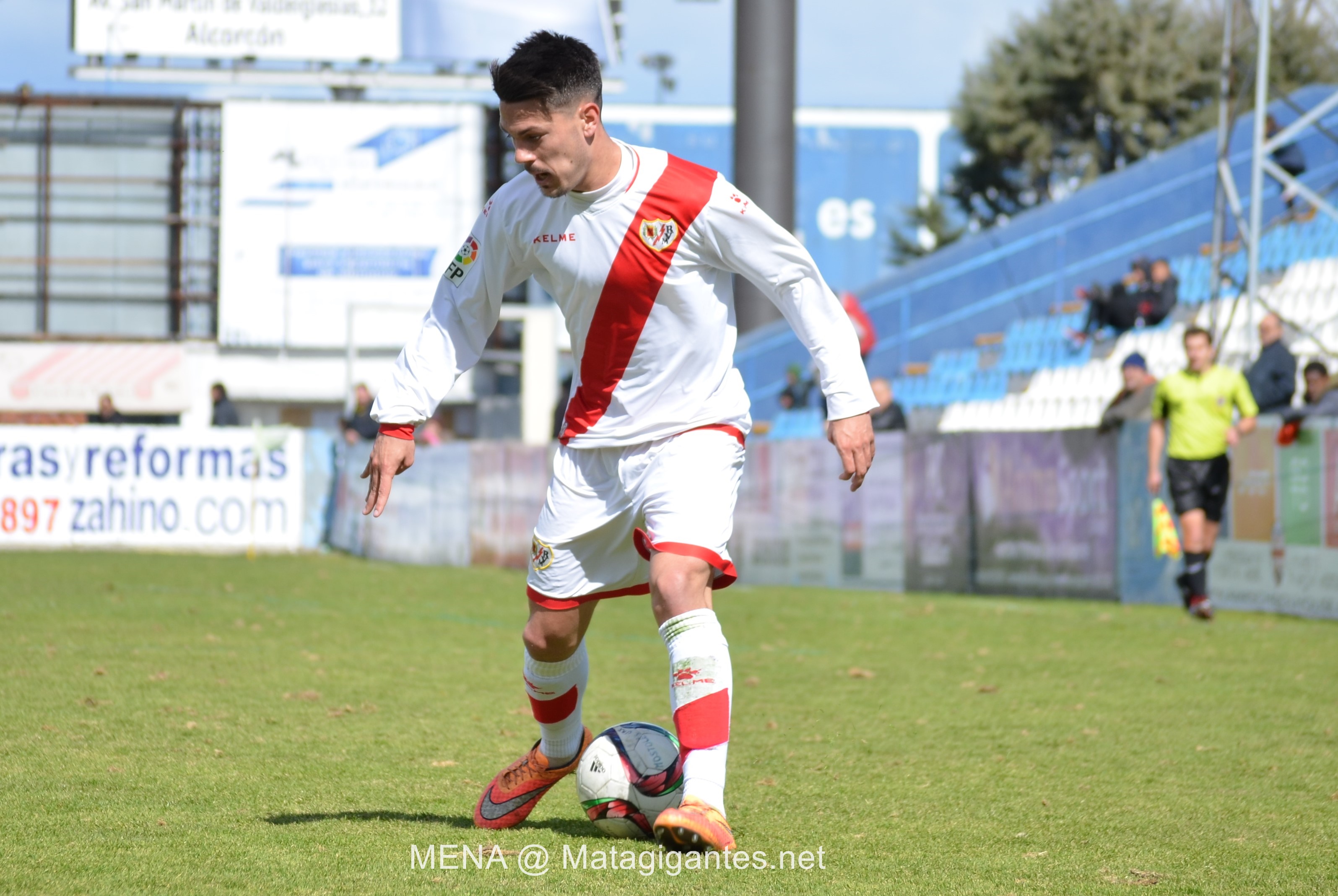 Un Rayo B sin pegada saca un punto de El Soto