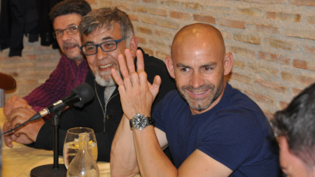 Paco Jémez en la Cruz Blanca Vallecas