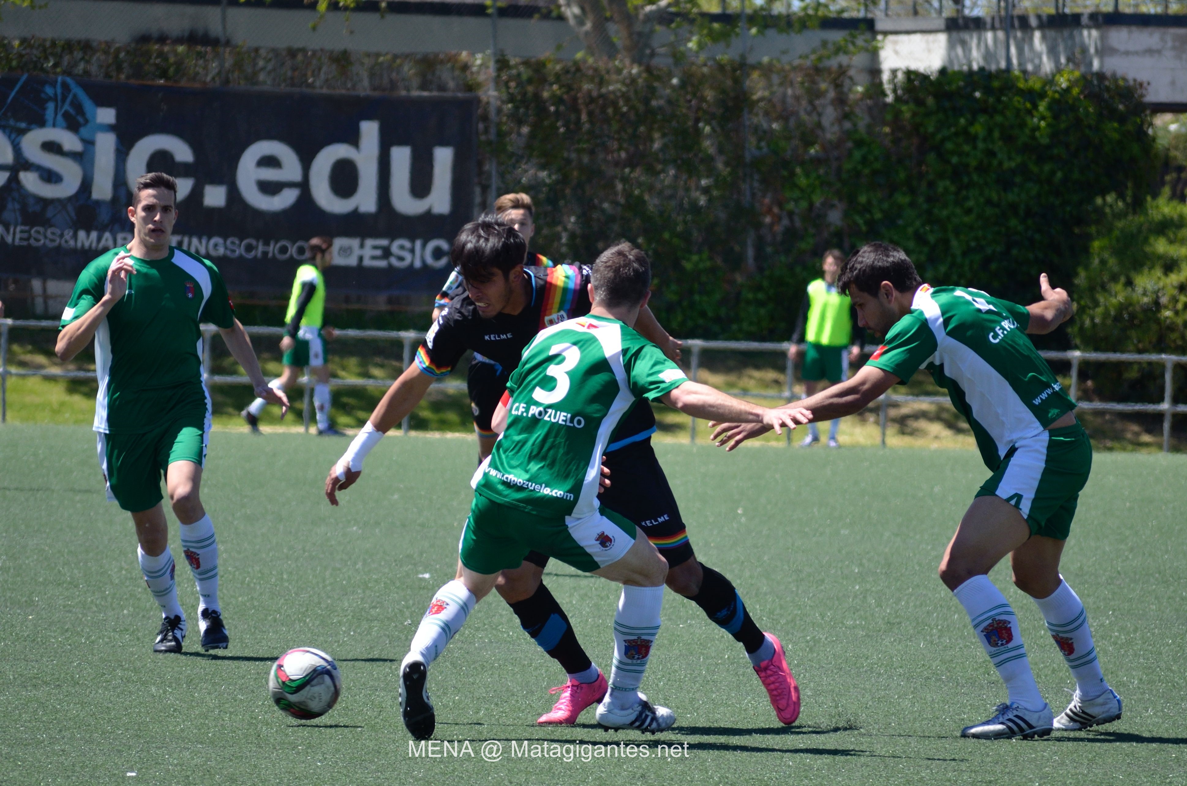 EL POZUELO Y EL ÁRBITRO SON DEMASIADO PARA EL RAYO B