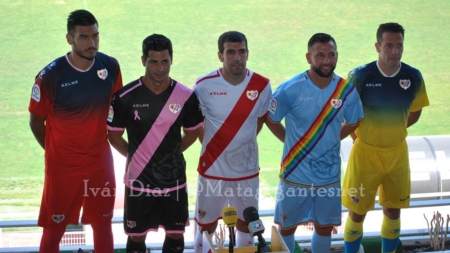 Mismas Franjas, distintas camisetas para el Rayo