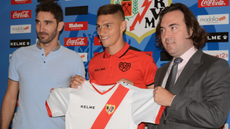 Velázquez: «Por plantel, el objetivo del Rayo tiene que ser ascender»