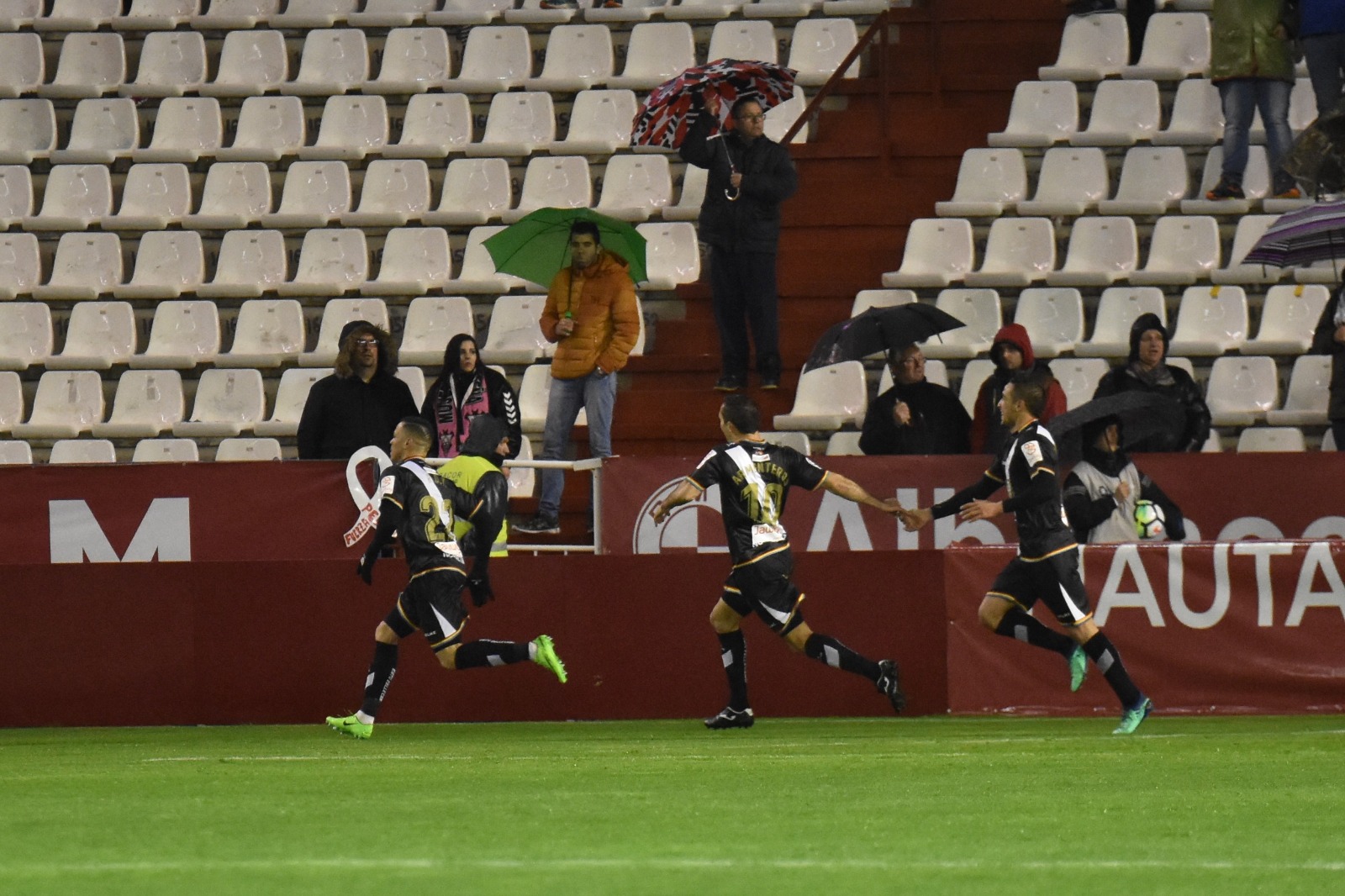 El Rayo vuelve a la cima