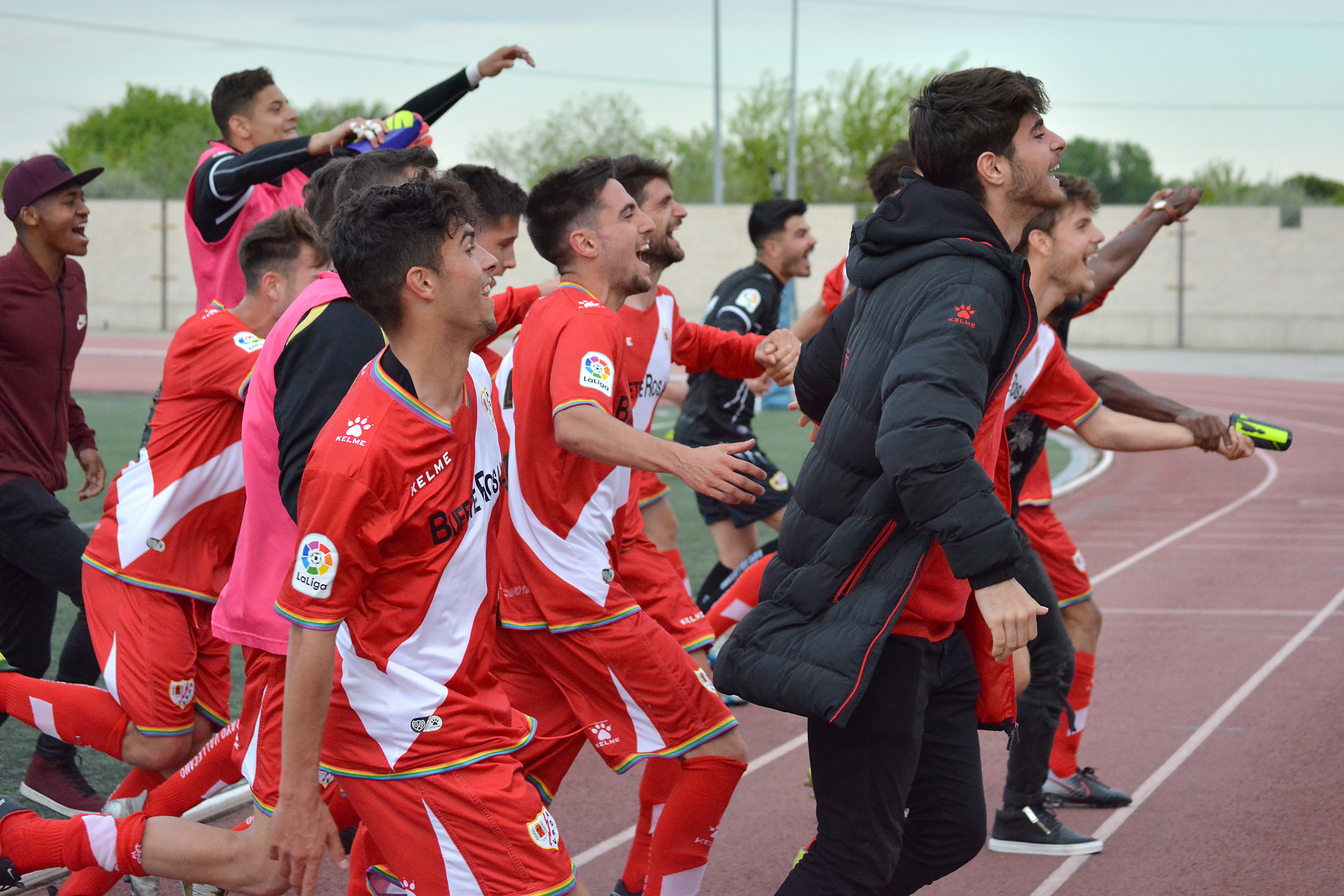 La penúltima fiesta es en casa