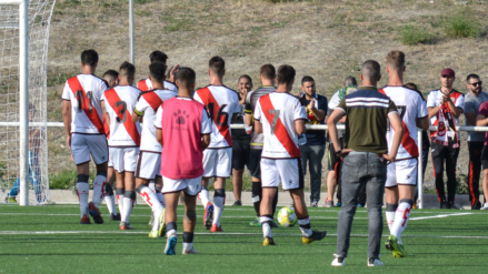 Contra el líder en campo neutral