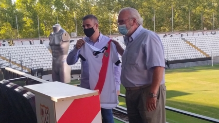 Dos hombres y un maniquí