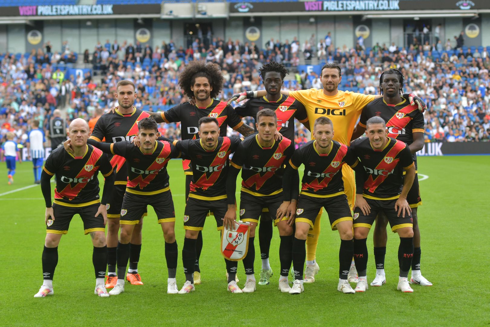 Los flecos sueltos de la plantilla del Rayo Vallecano para la temporada 23/24